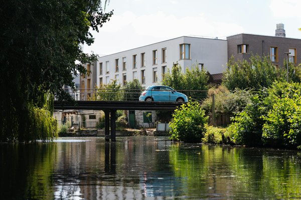 Quels sont les conseils pour camper en région de montagnes avec observation des bouquetins?